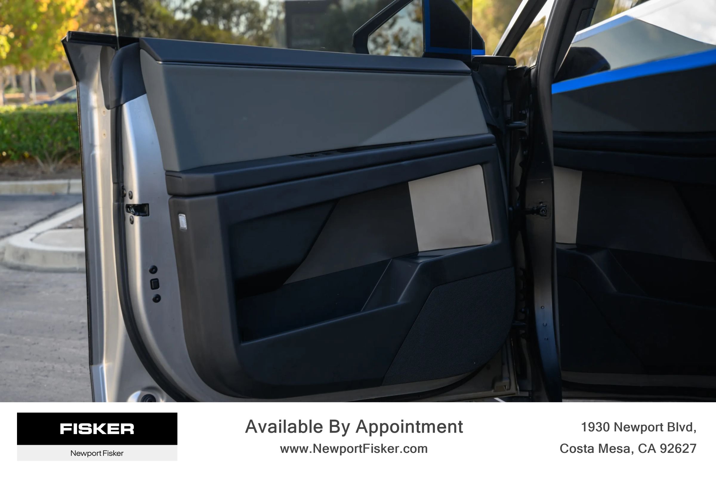 Used 2024 Tesla Cybertruck AWD Crew Cab image 12