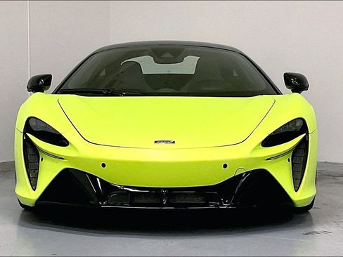 Used 2023 McLaren Artura image 2