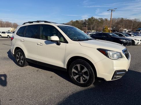 Used 2017 Subaru Forester 2.5i Premium w/ All-Weather Package image 6