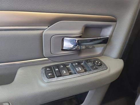 Used 2016 RAM 1500 Classic SLT w/ SLT Plus D￩cor Group image 18