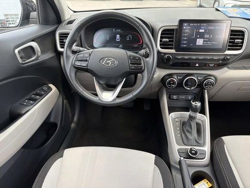 Used 2025 Hyundai Venue SEL FWD image 21
