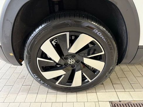 Certified 2024 Volkswagen Atlas Cross Sport SE image 31