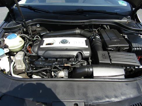 Used 2013 Volkswagen CC Sport image 40