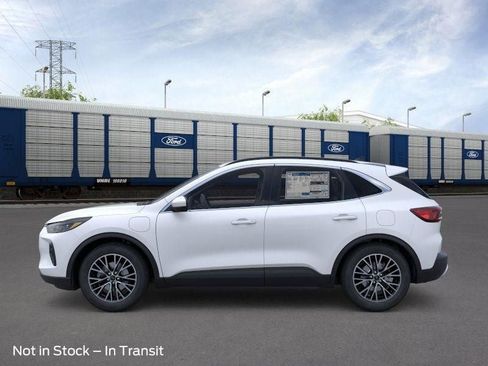 New 2026 Ford Escape SE w/ PHEV Premium Package FWD image 4