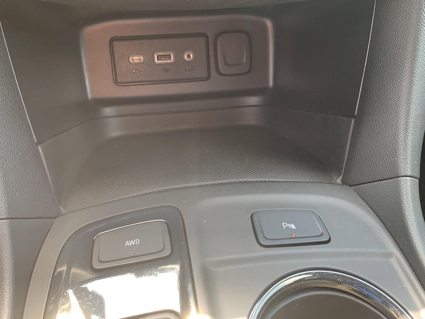 Used 2022 Chevrolet Equinox RS w/ LPO, Floor Liner Package AWD/4WD image 13