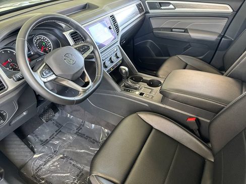 Used 2021 Volkswagen Atlas Cross Sport SE FWD image 9