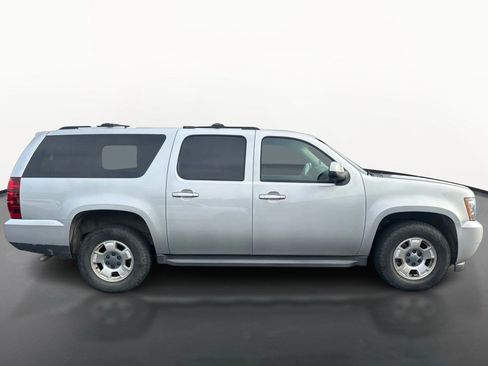 Used 2013 Chevrolet Suburban LT RWD image 2