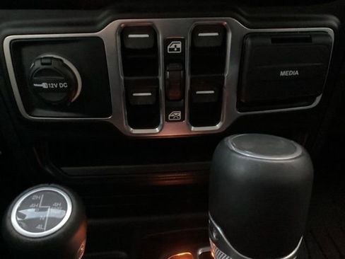 Used 2023 Jeep Wrangler Unlimited Sahara w/ Cold Weather Group image 27