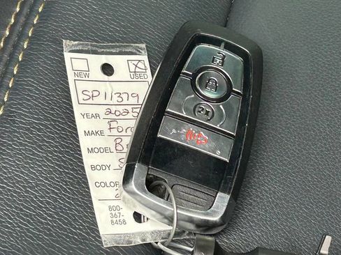 Used 2025 Ford Bronco Badlands AWD/4WD image 52