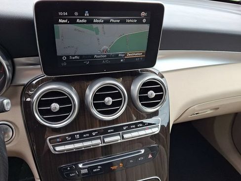 Used 2019 Mercedes-Benz GLC 300 4MATIC image 15