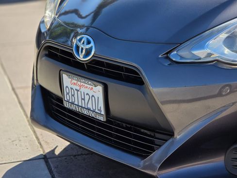 Used 2016 Toyota Prius C One image 9