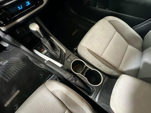 Used 2017 Toyota Corolla LE FWD image 21
