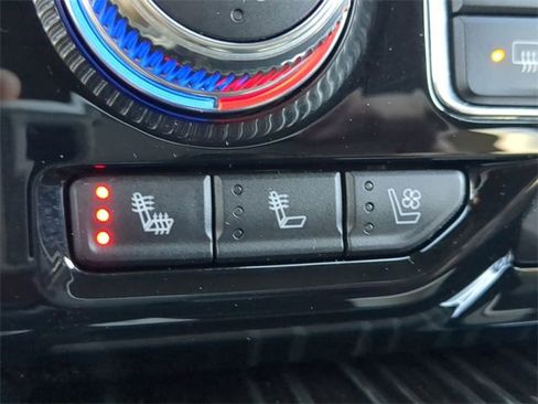 Used 2024 GMC Yukon Denali w/ Advanced Technology Package image 23