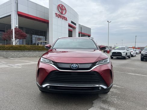 Certified 2024 Toyota Venza XLE image 6