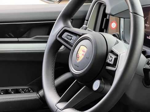 Certified 2025 Porsche Cayenne AWD/4WD image 37