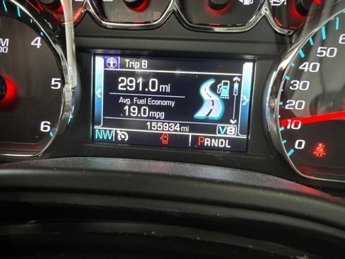 Used 2019 Chevrolet Suburban LT AWD/4WD image 16