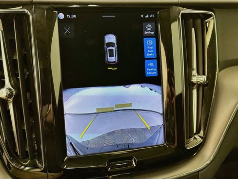Used 2025 Volvo XC60 B5 Core AWD/4WD image 23