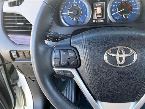 Used 2016 Toyota Sienna Limited FWD image 19