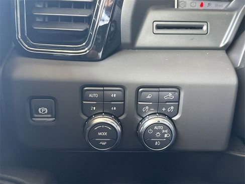 Certified 2025 GMC Sierra 1500 AT4 image 17