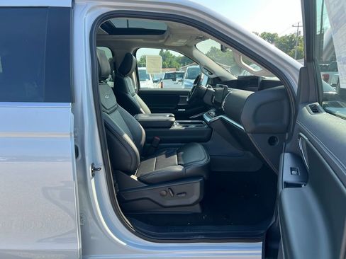 New 2025 Ford Expedition Platinum w/ Driver's Package image 23