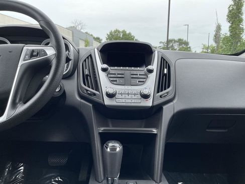 Used 2017 Chevrolet Equinox LT FWD image 28