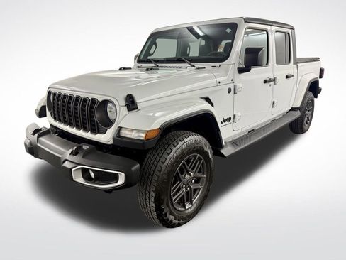 Used 2024 Jeep Gladiator Sport image 4
