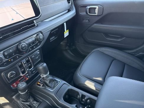 New 2025 Jeep Wrangler Unlimited Rubicon 392 image 21
