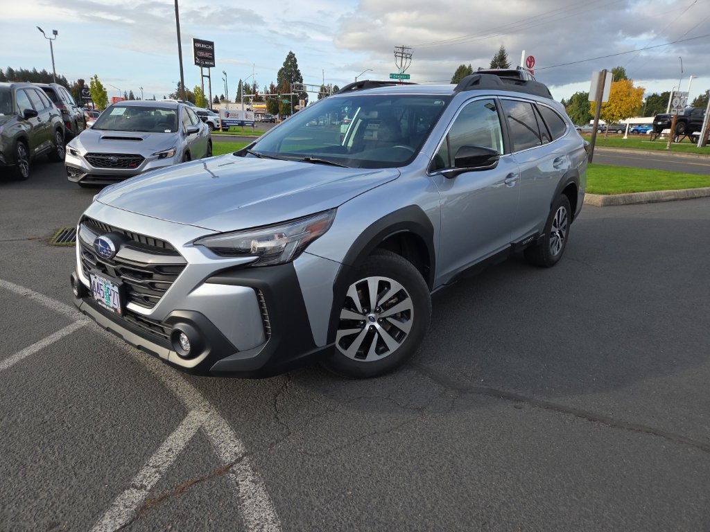 Used 2025 Subaru Outback Premium AWD/4WD image 3