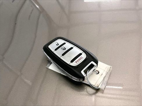Used 2017 Chrysler Pacifica LX FWD image 9