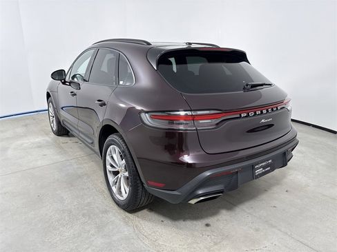 Certified 2025 Porsche Macan image 3