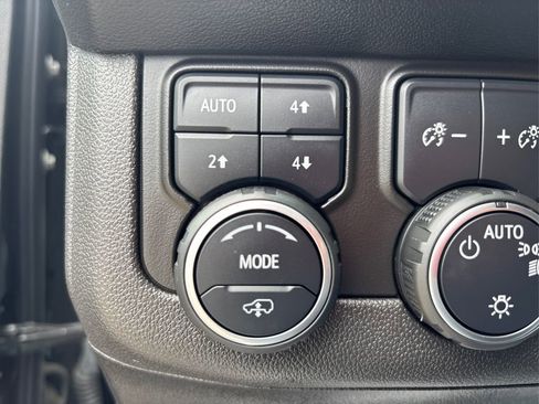 Used 2022 Chevrolet Tahoe Z71 w/ Off-Road Capability Package image 39