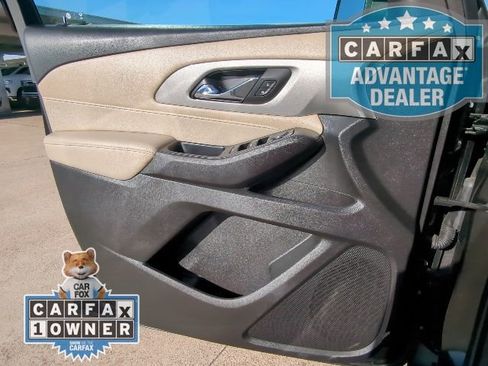 Used 2023 Chevrolet Traverse LS image 12