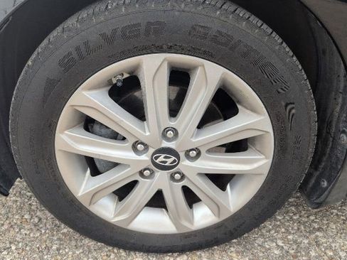 Used 2015 Hyundai Elantra SE w/ Option Group 02 FWD image 21