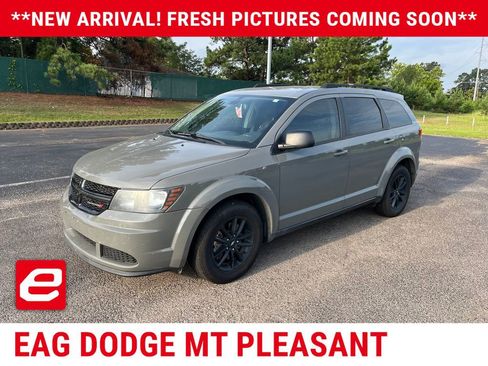 Used 2020 Dodge Journey SE w/ SE Popular Equipment Group FWD image 2