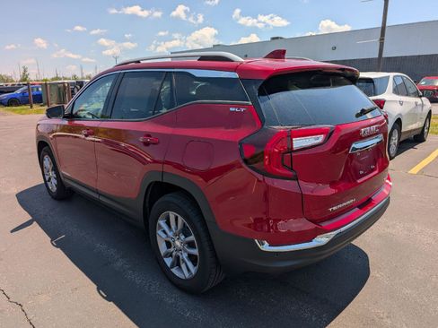 Used 2024 GMC Terrain SLT w/ LPO, Floor Liner Package AWD/4WD image 5