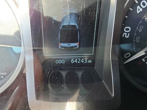 Used 2018 Toyota Tacoma SR5 AWD/4WD image 16