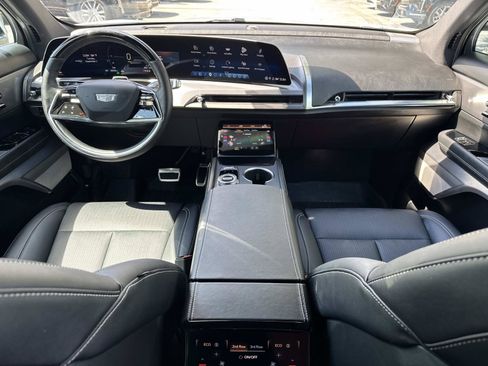 Used 2026 Cadillac Vistiq Premium Luxury w/ LPO, Floor Liner Package AWD/4WD image 27