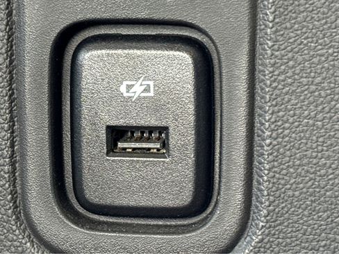 Used 2021 Chevrolet Traverse LT image 33