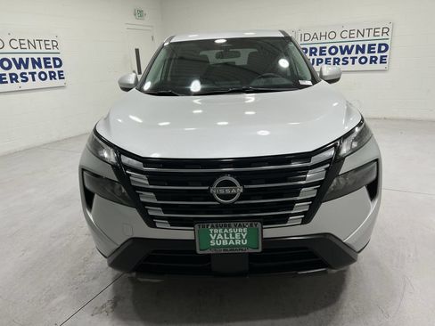 Used 2025 Nissan Rogue SV AWD/4WD image 3