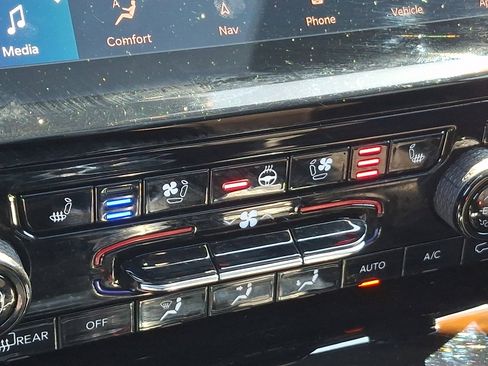 Certified 2022 Jeep Grand Cherokee Trailhawk w/ Luxury Tech Group III image 25