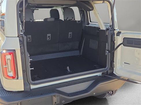 Used 2025 Ford Bronco Badlands image 10