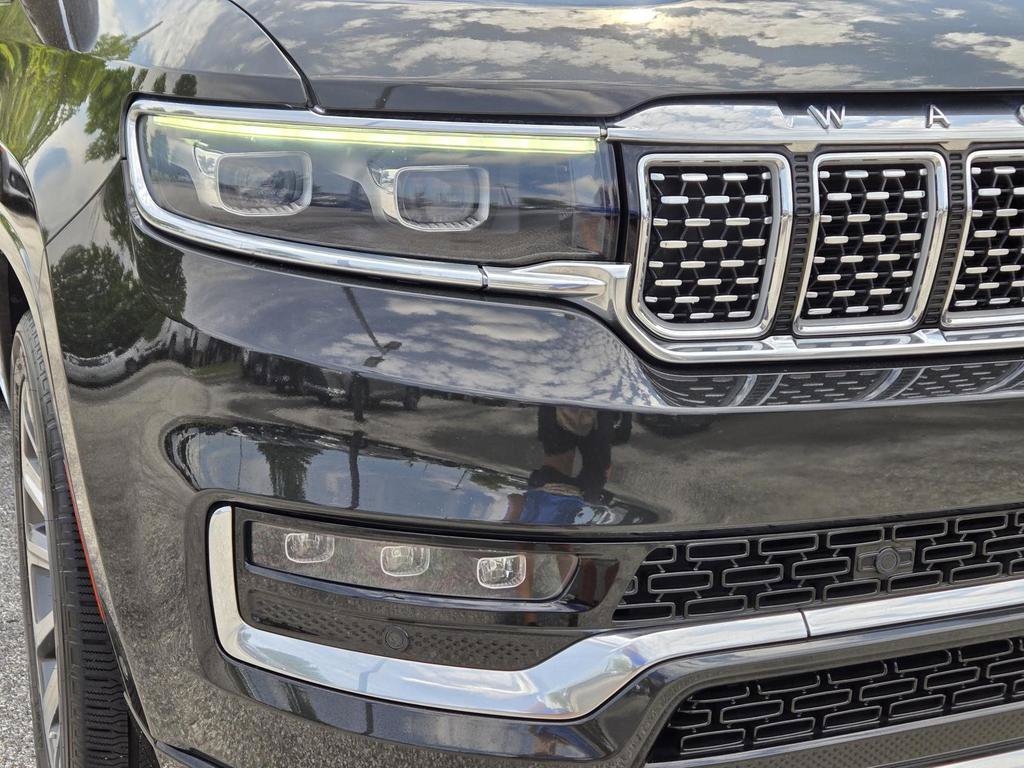 Used 2023 Jeep Grand Wagoneer 4WD image 3