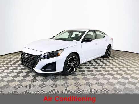 Certified 2023 Nissan Altima 2.5 SR w/ SR Premium Package FWD image 6