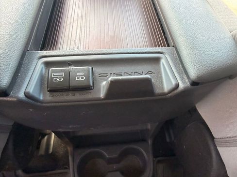 Used 2024 Toyota Sienna LE w/ LE Plus Package AWD/4WD image 20