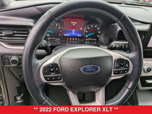 Used 2022 Ford Explorer XLT image 18
