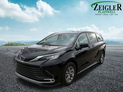 Used 2023 Toyota Sienna XLE image 15