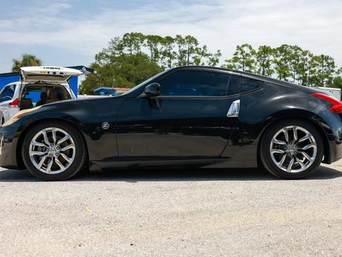Used 2014 Nissan 370Z Coupe RWD image 3