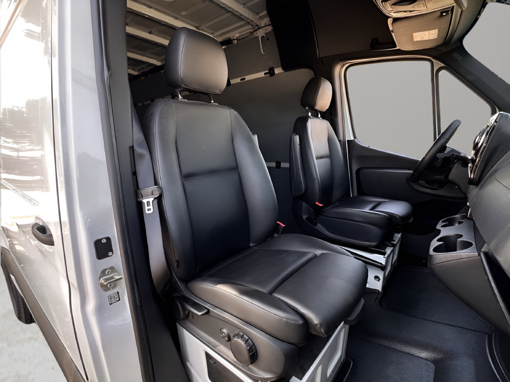 Used 2025 Mercedes-Benz Sprinter 2500 image 18