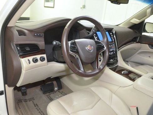 Used 2015 Cadillac Escalade ESV Luxury AWD/4WD image 18