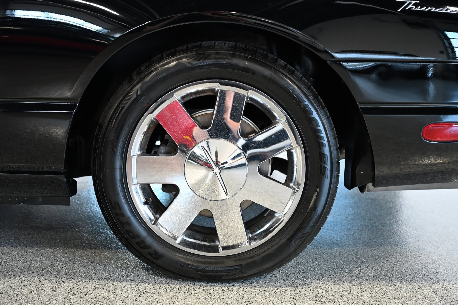 Used 2002 Ford Thunderbird RWD image 16